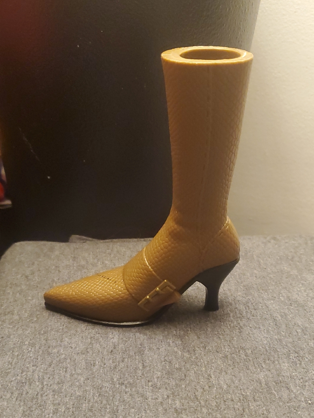 Women's Left Pointed Toe Mid-Calf Heeled Boot in Brown.Figurine/Table Decor?